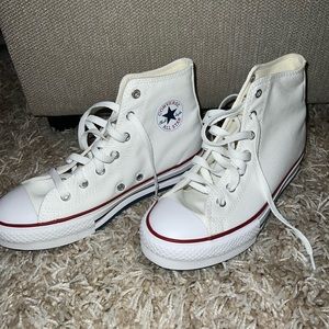 Hi-top white small platform converse NEVER WORN